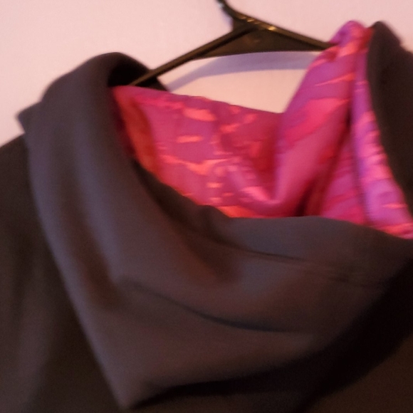 Under Armour sweater - Picture 4 of 7